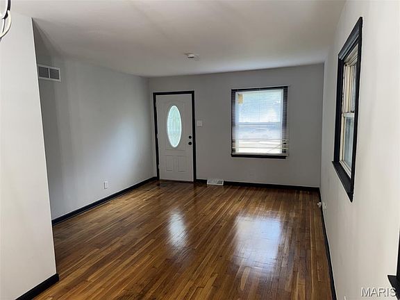 4th image of 10605 Dunkeld Cir