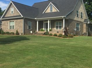 237 Vaughn St, Heflin, AL 36264