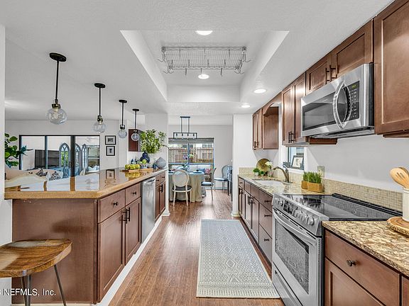 4th image of 10128 LEISURE Lane N #31
