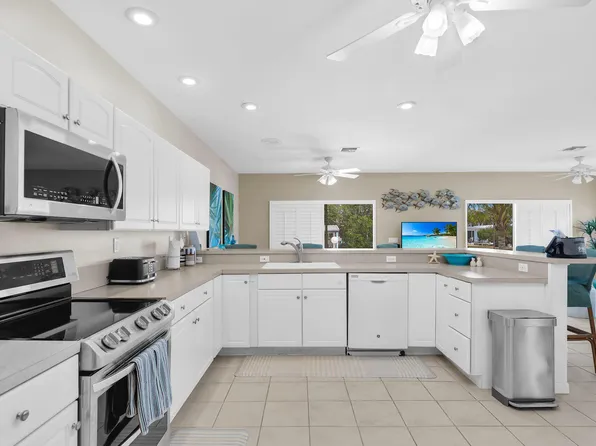 180 9th St, Key Colony Beach, FL 33051