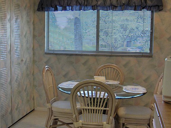 Eat-in Kitchen