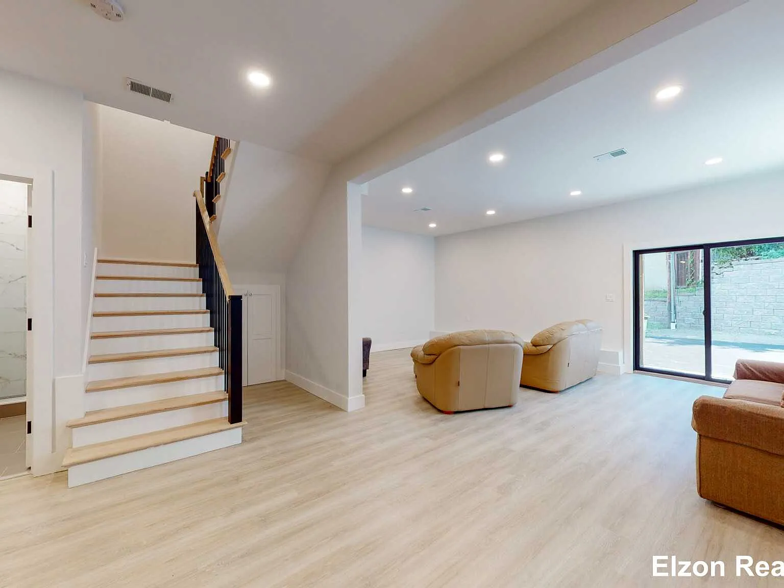 6 bed, $9,000 — Photo 1