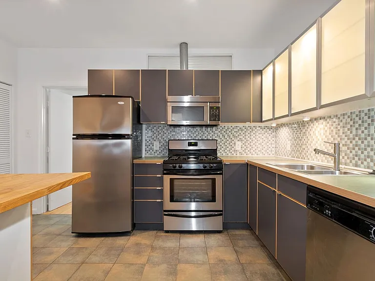 708 Irving St NE #202 — Photo 9