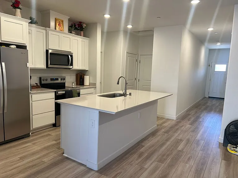 348 Brad Ct — Photo 9