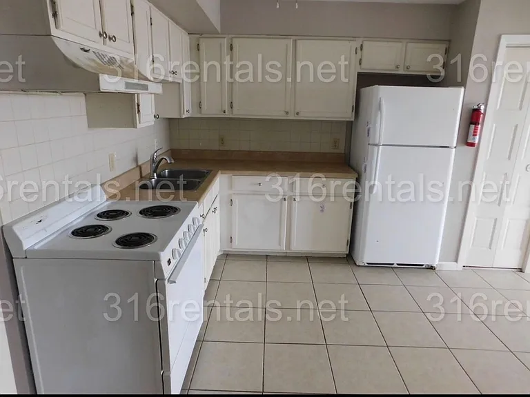 Broadview Apartments — Photo 9