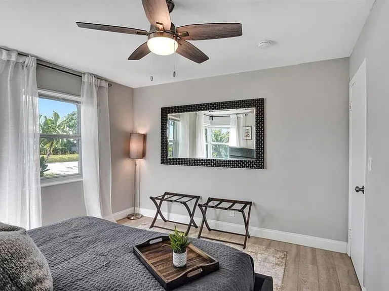 1573 NE 30th Ct — Photo 15