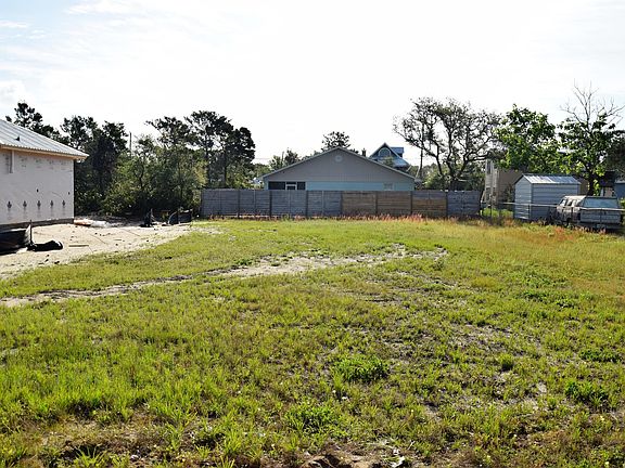 5th image of 399 Azalea St