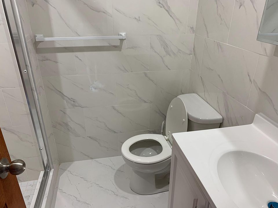 Full bath in master bedroom