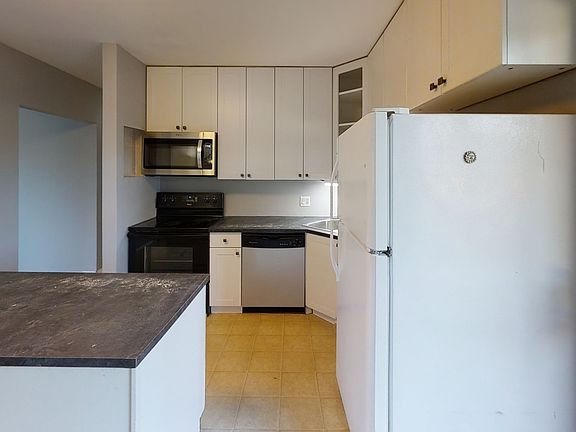 4th image of 9705 91a Ave