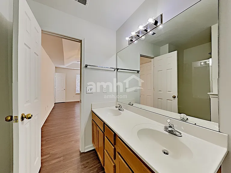 117 Rock Glen Ct — Photo 13