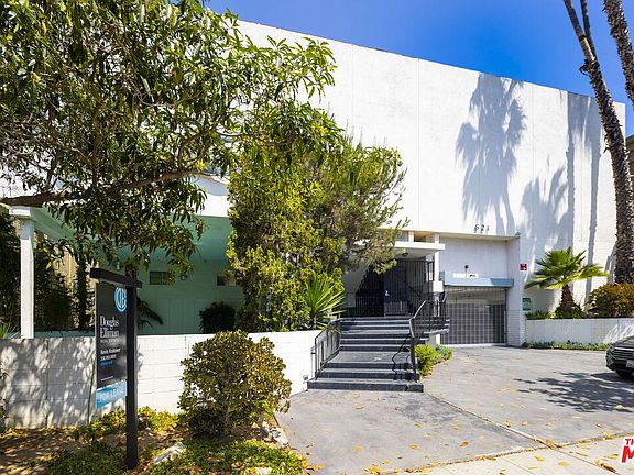 4th image of 621 San Vicente Blvd #209