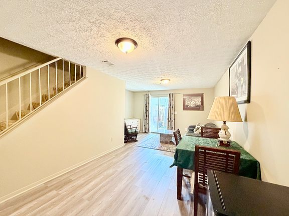 4th image of 6633 Banbury Ct