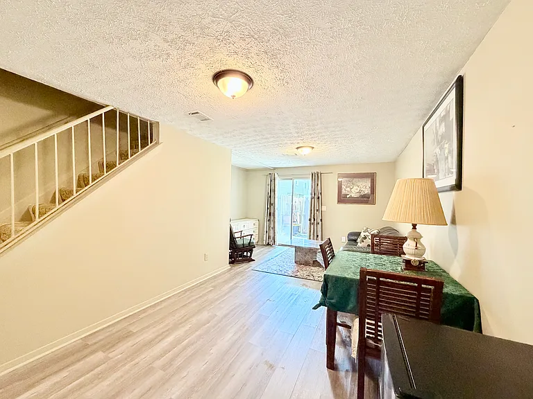 6633 Banbury Ct — Photo 4