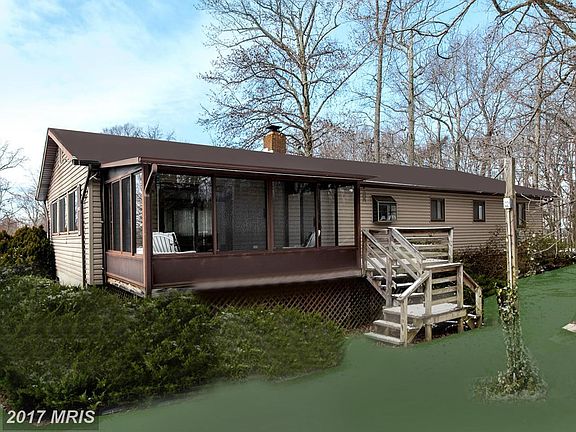 Rear Screened Porch and Open Air Grilling Deck