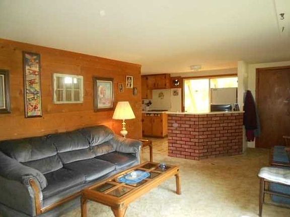 3rd image of 6 Saint Anne Dr