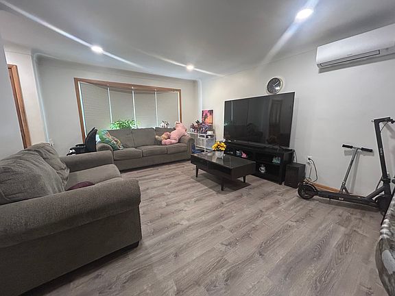 2nd image of 1574 Chamber St #1