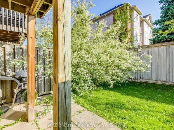 1128 Dundas St W #4, Mississauga, ON L5C 1E1