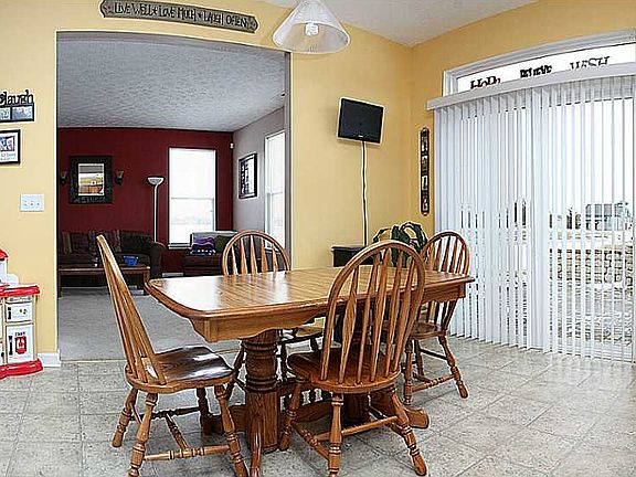 5th image of 15556 Blair Ln