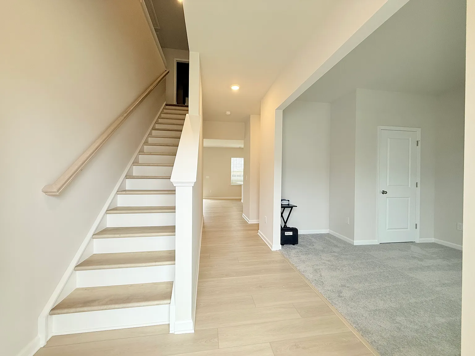 4 bed, 2.5 bath, 2230 sqft, $2,300 — Photo 2