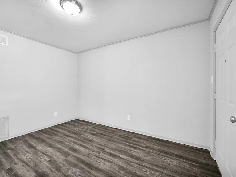 Carrolton Apartments — Photo 14