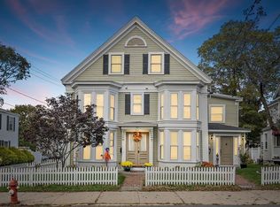 87 Friend St #B, Amesbury, MA 01913