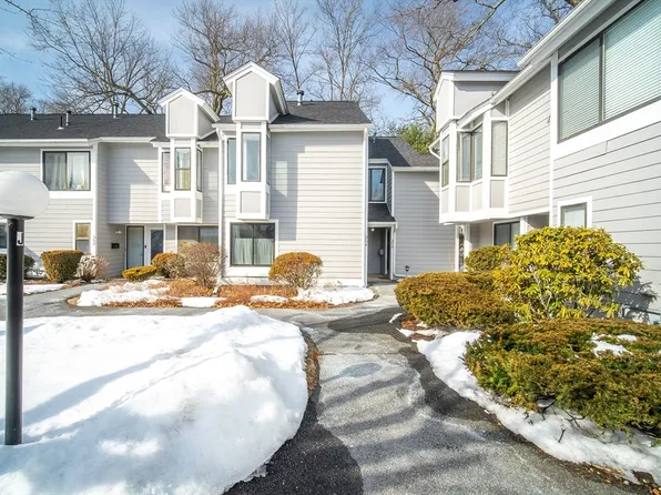 356 Nassau Dr, Springfield, MA 01129