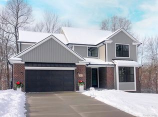 486 Green Hill Ln, Lake Orion, MI 48360