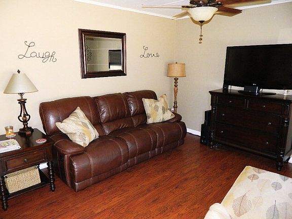 3rd image of 4046 Sweetbriar Dr