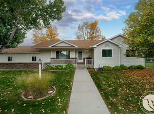 936 Shamrock Ln, Billings, MT 59105