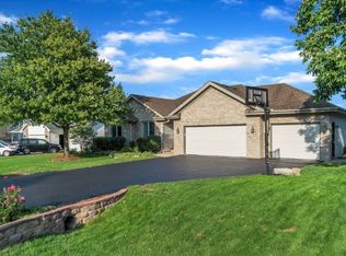 9343 Forest Ridge Dr, Roscoe, IL 61073