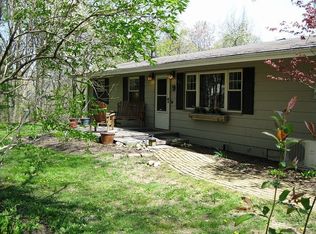 18987 Munn Rd, Chagrin Falls, OH 44023