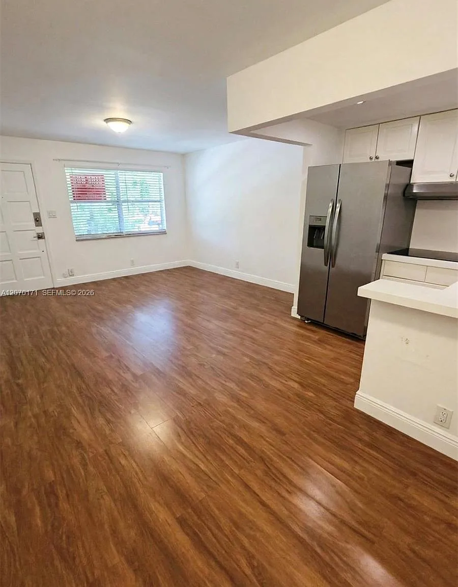 Capri West Condo — Photo 4
