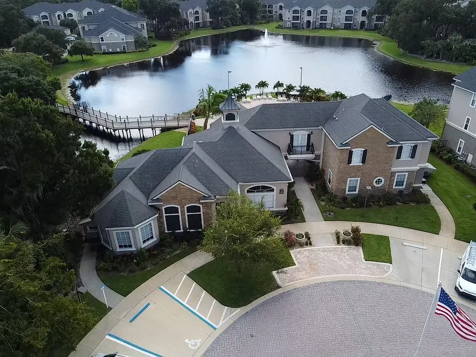 3 bed, 1162 sqft, $1,950 — Photo 2