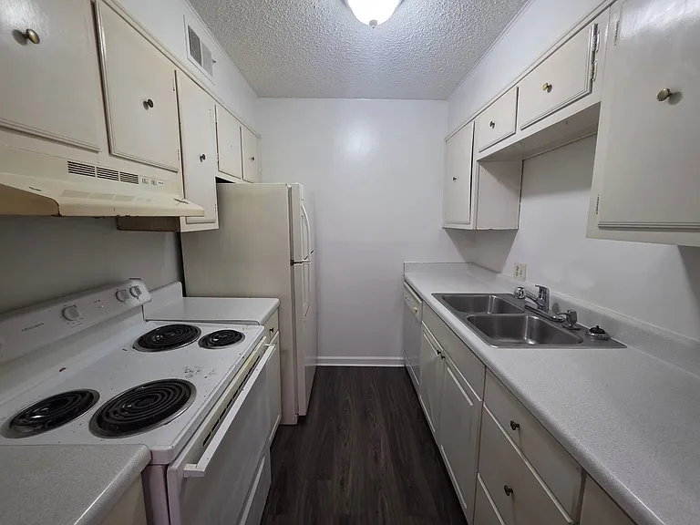 1208 Bush River Rd #D2 — Photo 6