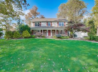 13 Rustic Dr, North Brunswick, NJ 08902