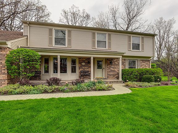 2nd image of 10 Robin Hood Ct