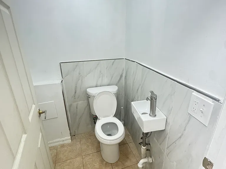 1618 Mahan Ave #2 — Photo 8
