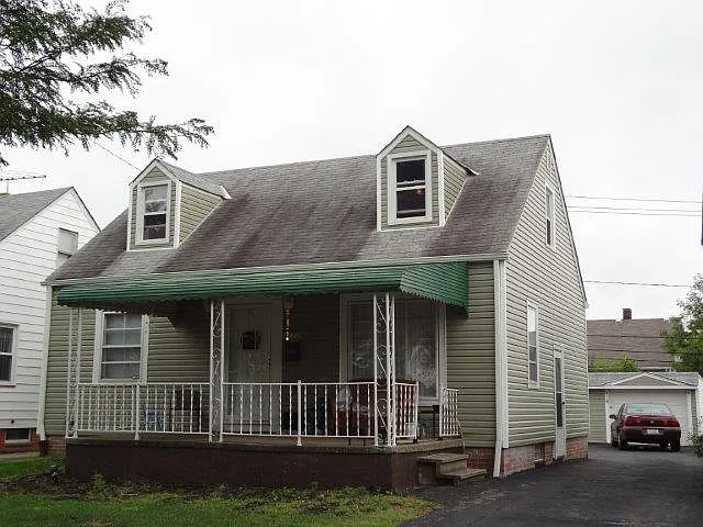 21310 Raymond St photo 1