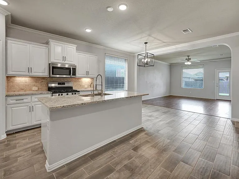 6711 Hall Of Fame Blvd — Photo 5