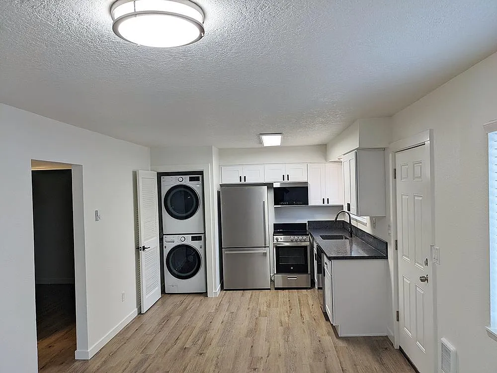 2 bed, 800 sqft, $1,995 — Photo 3