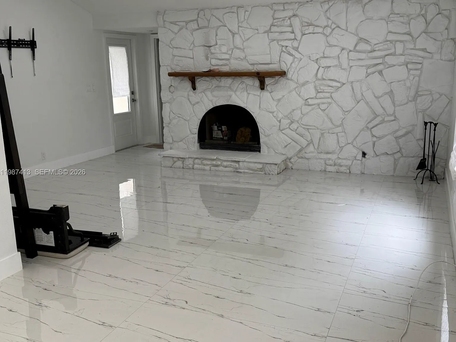 4 bed, 1900 sqft, $4,000 — Photo 3