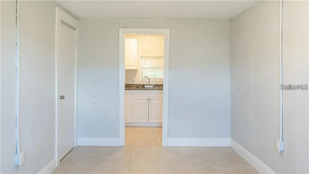 2 bed, 1.0 bath, 930 sqft, $1,150 — Photo 2