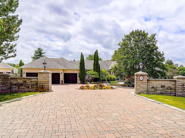 8 Alm Ct, Aurora, ON L4G 6W7