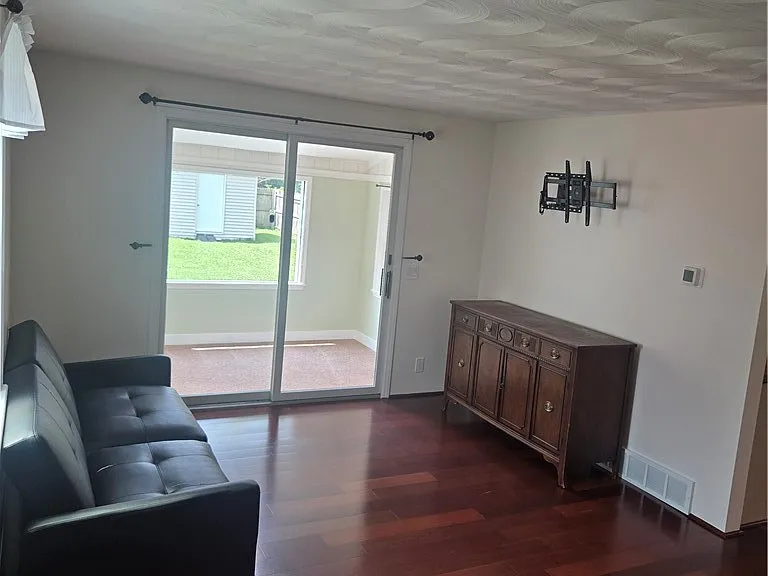 131 David Ave — Photo 17