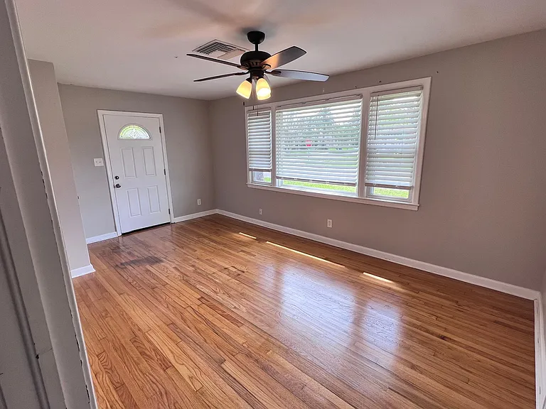 300 N Bengal Rd — Photo 13