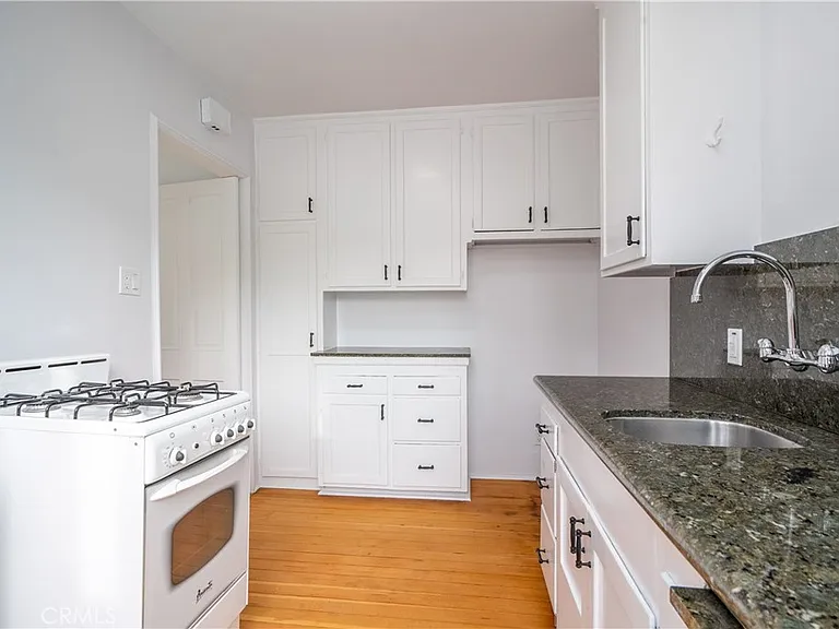 265 N Swall Dr — Photo 11