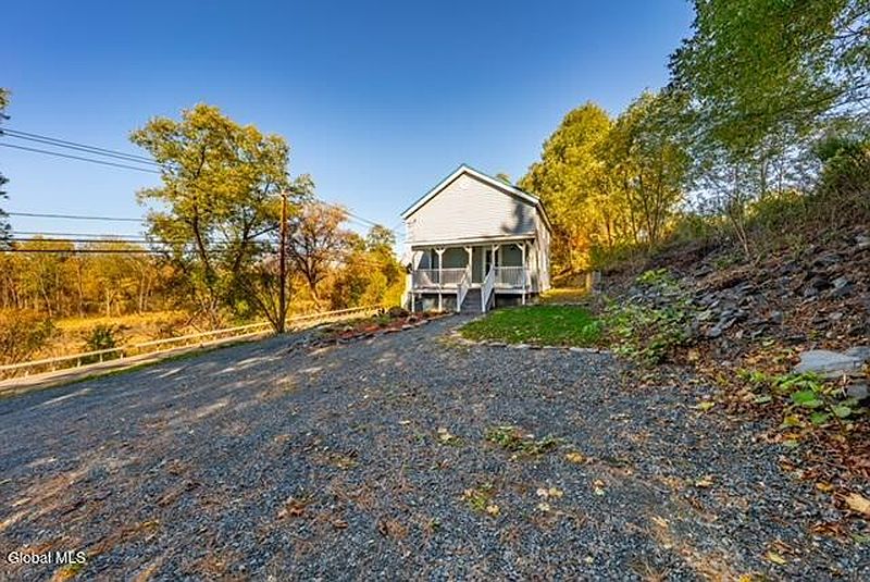 5th image of 924 River Road