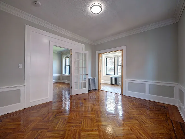 540 Park Ave — Photo 4