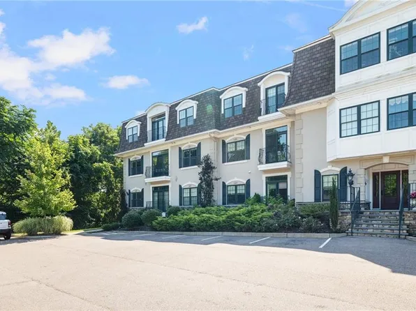 214 Vistas Ct, East Greenwich, RI 02818