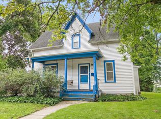 916 Pleasant St, Dekalb, IL 60115